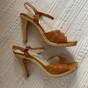 Elite Vintage 70’s wooden sole high heel sandal